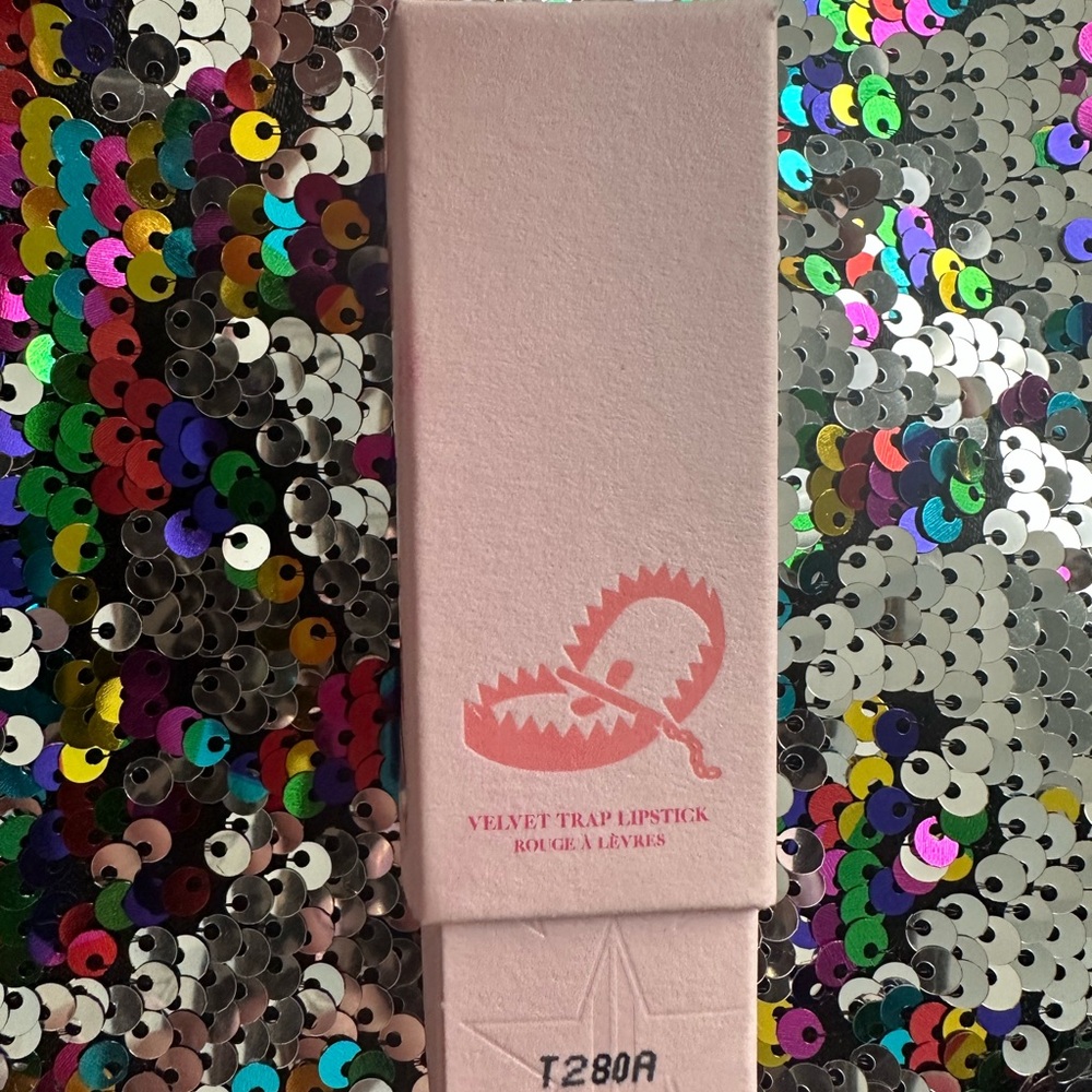 Pink Star-Embossed Lipstick - Picture 8 of 11